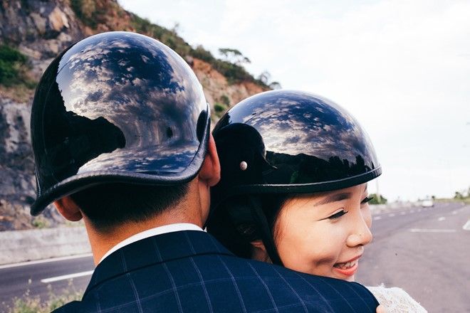 Người chụp bộ ảnh là Hải Lê Cao chia sẻ: “Đây là album sống ngoài thế nào thì trong ảnh như vậy. Trước buổi chụp, mình lo lắng cả đêm, làm sao có sản phẩm khác biệt".