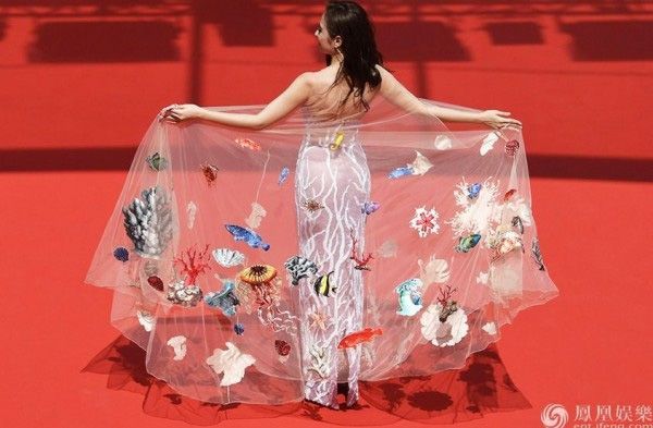 Tham gia Liên hoan phim Cannes 2016 tại Pháp vừa qua, Angela Phương Trinh cũng không giấu nổi niềm hạnh phúc khi lọt vào ống kính máy ảnh cũng như sự quan tâm của truyền thông quốc tế. Đặc biệt, một trang báo Trung Quốc còn chú thích cô là "Diễn viên triển vọng tại Châu Á gây ấn tượng đặc biệt tại Cannes".