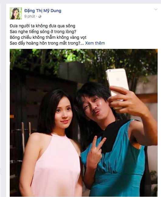 Đưa người ta không đưa qua sông Sao nghe tiếng sóng ở trong lòng? Bóng chiều không thẫm không vàng vọt Sao đầy hoàng hôn trong mắt trong? Thương a không nói nên lời ... Trời mưa như trút nước ... Em vẫn còn nhớ cuộc gọi cuối của anh em mình ... Mãi thương anh" - Midu viết.