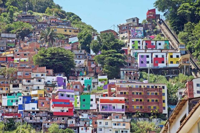 13/01/2014 - Projeto 'Tudo de Cor' do Santa Marta. Foto Marcelo Horn