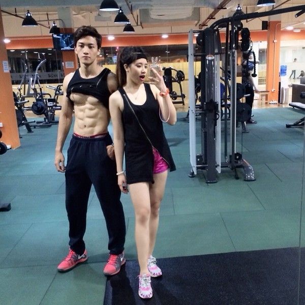 Yêu chính huấn luyện viên thể hình của mình cũng là một ước mơ của nhiều cô gái. Cặp đôi này đã từng rất hot một thời vì điều đó