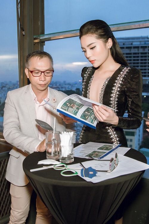 Hoa hậu Kỳ Duyên và nhiếp ảnh gia Phạm Hoài Nam cùng đảm nhiệm vai trò giám khảo cuộc thi