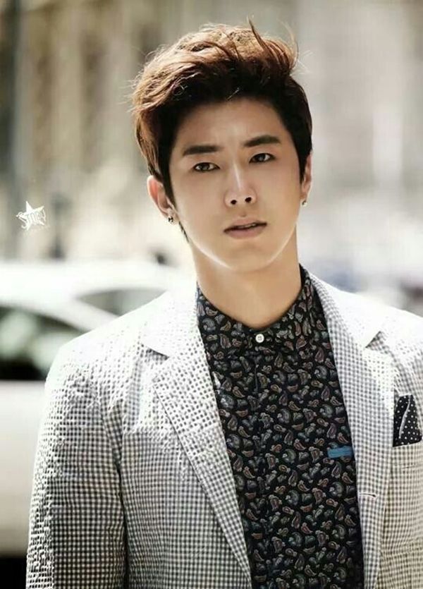 Yunho (TVXQ) chứng minh sức hút mãnh liệt với cả hai giới tính khi đứng ở vị trí thứ 3.