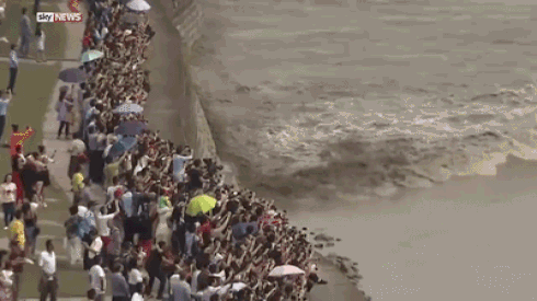 Vẻ kỳ vĩ của sóng triều trên sông Tiền Đường Ảnh 2