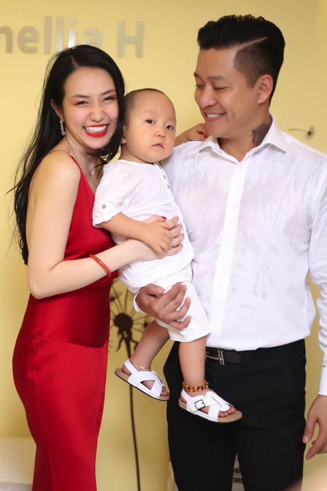 Nam ca sĩ bình yên với tổ ấm nhỏ của mình.