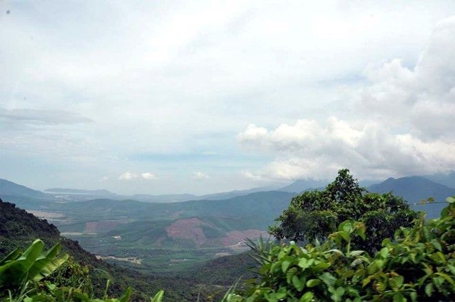 Thiên nhiên thanh bình ở dãy Bạch Mã: Núi Bạch Mã nằm giữa tỉnh Thừa Thiên - Huế và TP Đà Nẵng. Với độ cao 1.444 m, Bạch Mã bốn mùa xanh tươi với thác nước, suối, rừng... Ảnh: Văn Tuấn.