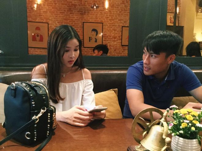 Hai vợ chồng rất háo hức mong ngóng từng ngày gặp con trai.