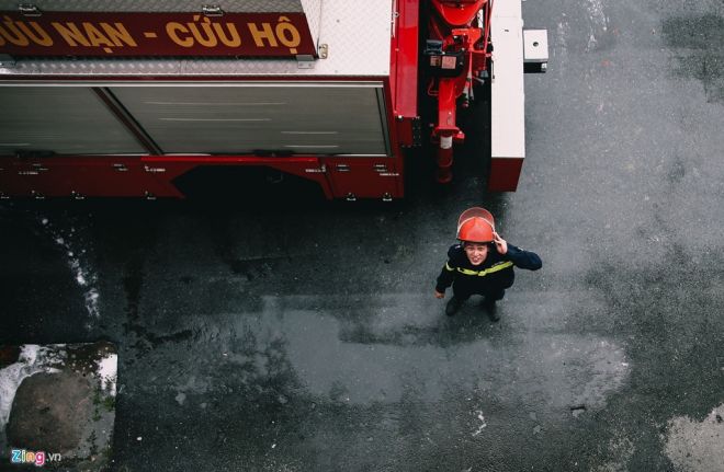 Cường tâm sự lực lượng của anh luôn lặng lẽ. Người dân đã quen với hình ảnh chiến sĩ công an mặc sắc phục, còn lính cứu hộ mặc trang phục chuyên dụng lặn dưới sông sâu, bị người dân tưởng là đội lặn thuê.