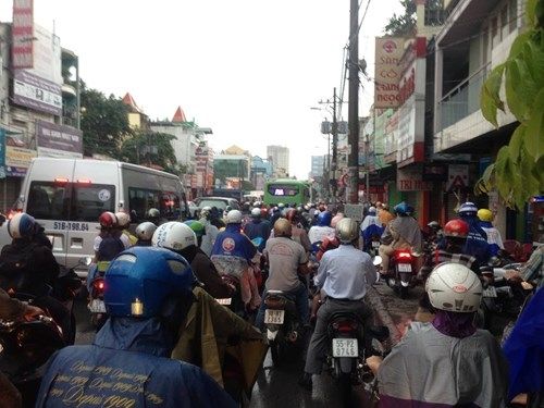 duong-sai-gon-tac-nghen-kinh-hoang-vi-con-mua-lon-29-091001