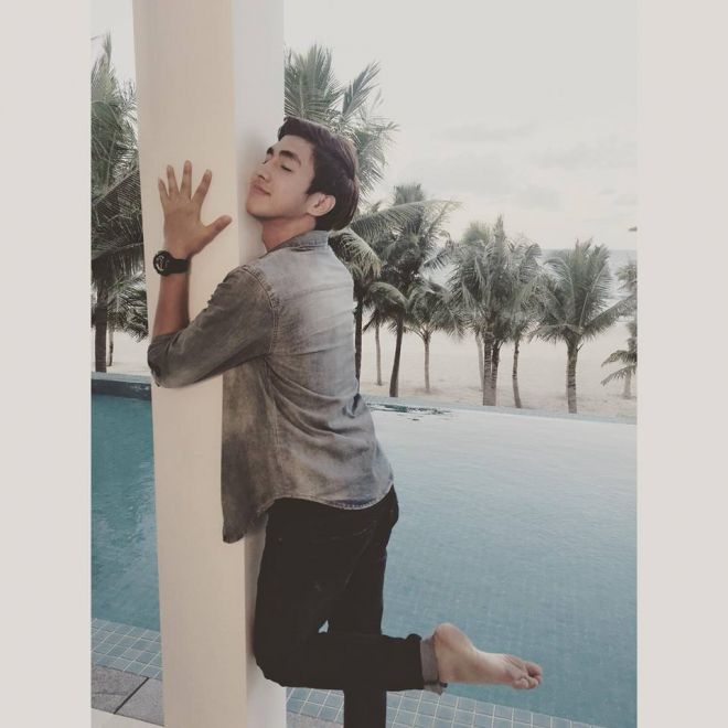 Người ta ôm cây đợi thỏ còn em ôm cột nhà đợi...kì lương