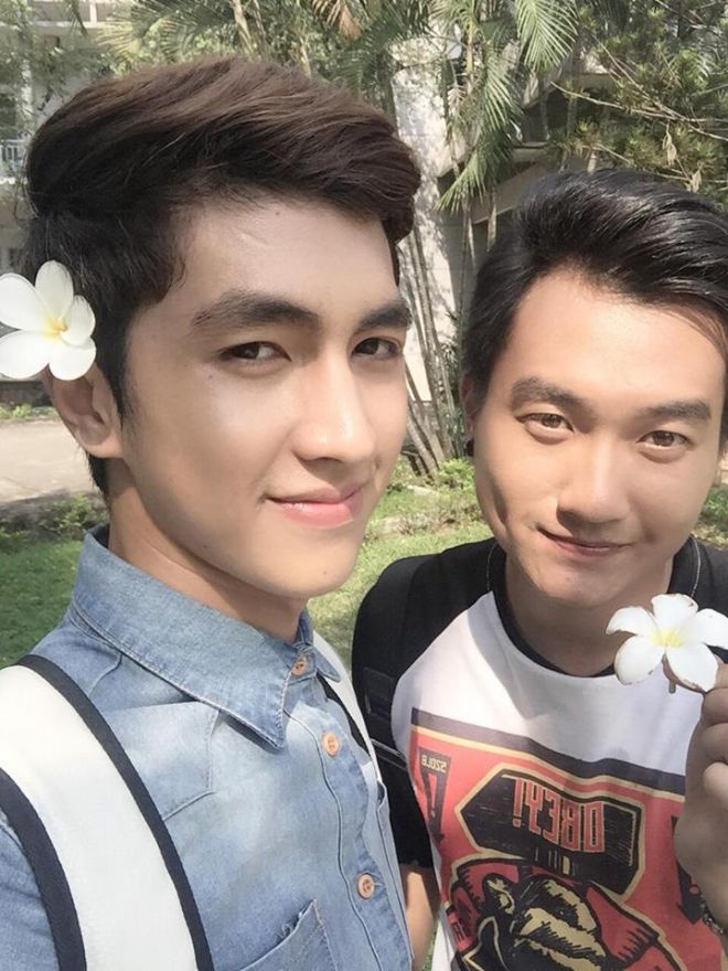 Một trang quốc sắc, một bậc thiên hương đọ sắc cùng...hoa