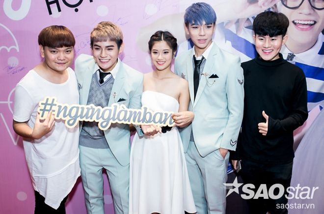 Hoàng Yến cùng 2 chàng trai TINO, KOP và những người bạn thân thiết.