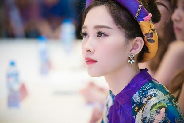 Ngay cả lối make up cũng được Thu Thảo 'đóng đinh' trong mắt người hâm mộ với vẻ ngoài thánh thiện, nữ tính, ngọt ngào