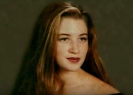 Việc Marie Robards tự thú hành vi đầu độc cha bằng chất độc natri acetate với cô bạn thân Stacey High cho thấy nữ sinh tài năng không thể thoát khỏi sự dằn vặt lương tâm. Sau khi Stacey High báo cảnh sát bí mật động trời của Marie, nhóm điều tra kiểm tra phòng thí nghiệm ở trường trung học mà nữ sinh từng học khi Steven Robards còn sống.