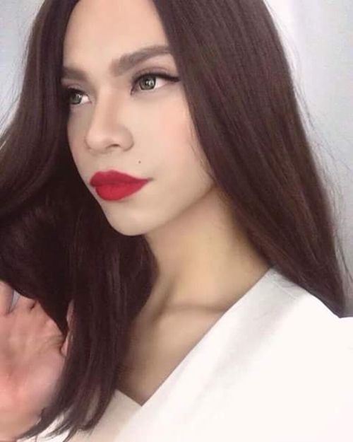 Hình ảnh giả gái mới nhất của Bá Thảo.