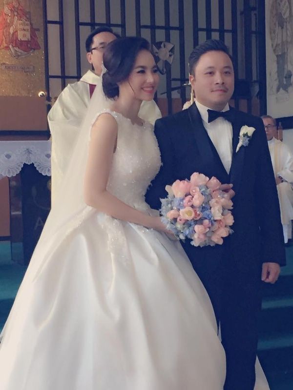 Cô dâu Đinh Ngọc Diệp vô cùng xinh đẹp trong bộ váy trắng bồng bềnh.