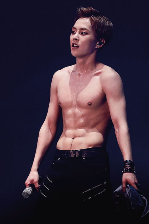 Do sở hữu gương măt quá baby, Xiumin thường xuyên bị nhầm lẫn là em út của EXO.