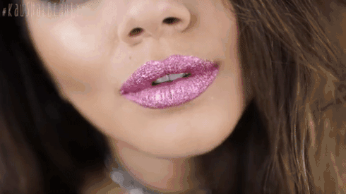 Không cần đi đâu xa, ngay tại nhà cũng có thể 'hô biến' xu hướng môi độc đáo cho Halloween này! Ảnh 2