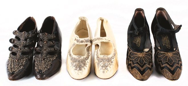 Những đôi giày phong cách Châu Á - Nhật Bản được làm tỉ mỉ và không có dây buộc như các loại giày oxford cổ điển.