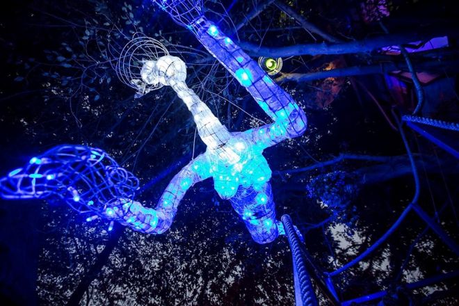 Ánh sáng ngập tràn được biến hóa trong những tác phẩm nghệ thuật của họa sĩ Đào Anh Khánh.