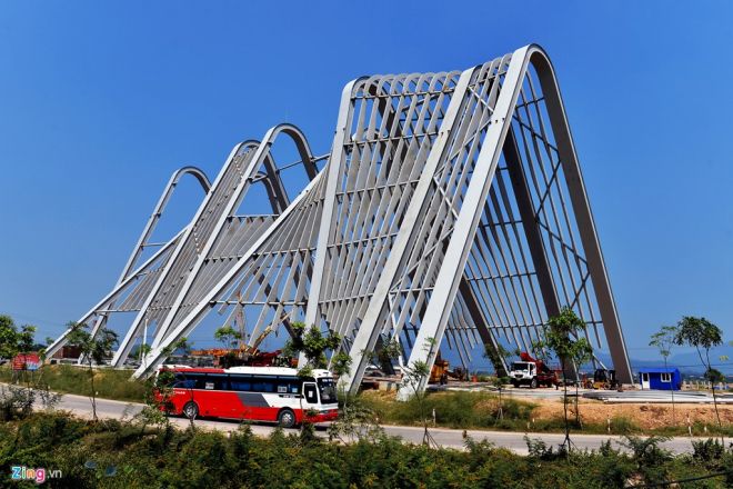 Cổng chào Quảng Ninh - công trình được đầu tư nghìn tỷ liệu đã phù hợp với mức sống của người dân?