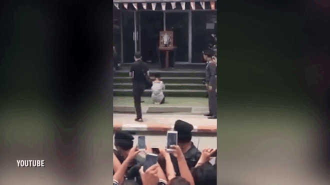 Người phụ nữ phải quỳ lạy trước đám đông vì dám phỉ báng Vua Thái Lan trên Facebook Ảnh 2