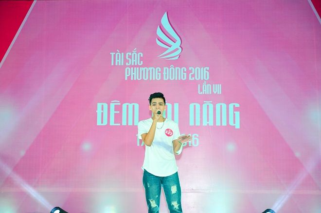 “Tell me why” là bài hát được thể hiện bởi chàng sinh viên điển trai và năng động Vũ Văn Chương.