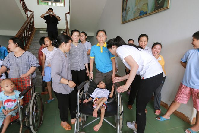 Ngoài ra, trung tâm nuôi dưỡng trẻ em khuyết tật Vinsente nằm ở khu vực vùng sâu cũng rất cần được quan tâm.