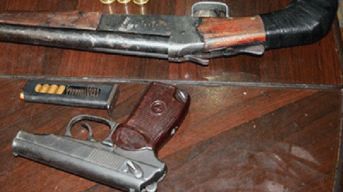 Hàng trăm cảnh sát đang truy bắt nhóm nghi can bắn chết 3 người Ảnh 2