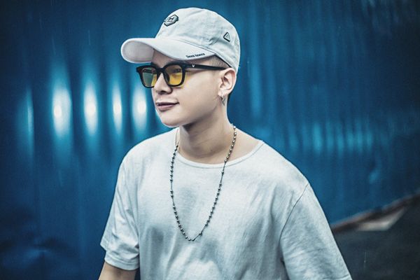 Dù nhận không ít ý kiến trái chiều nhưng nam ca sĩ vẫn rất tự tin với vẻ ngoài của mình.