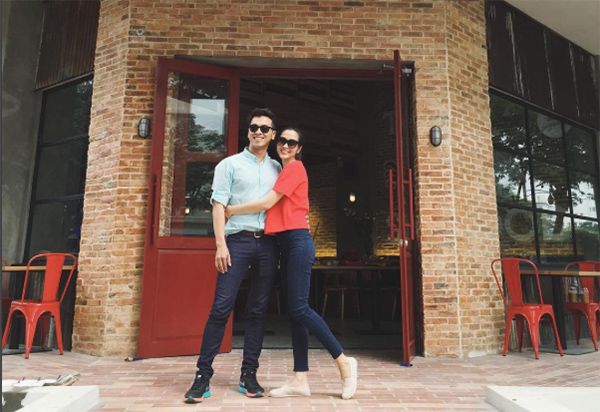 Thậm chí, trong một bức ảnh nghiêng chụp cùng bạn thân - stylist Quang Tuyến, vòng hai của Tăng Thanh Hà to hơn bình thường.