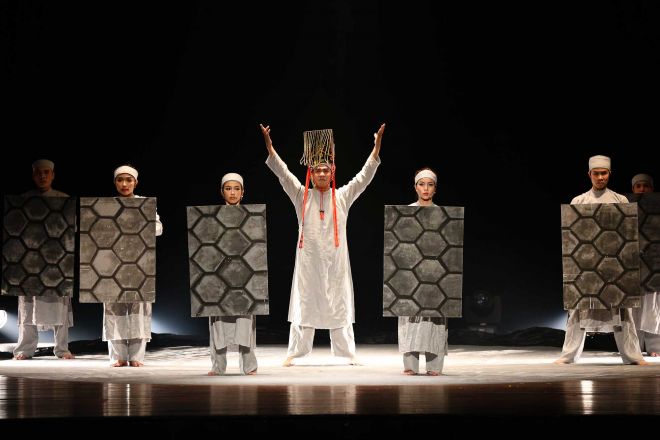 Minh Tiến trong vai Tần Thuỷ Hoàng