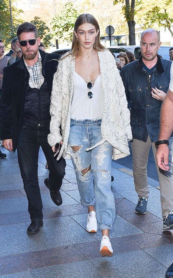 this-unexpected-jean-trend-is-making-a-huge-comeback-1942876-1476814196-600x0c