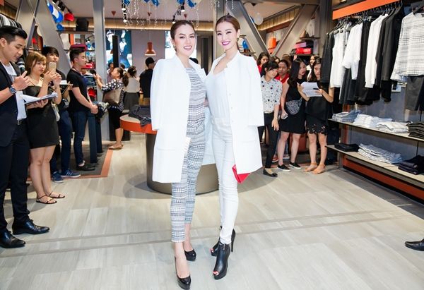 Sự xuất hiện của Khánh My và Phương Lê nhận được rất nhiều sự chú ý từ những người có mặt.