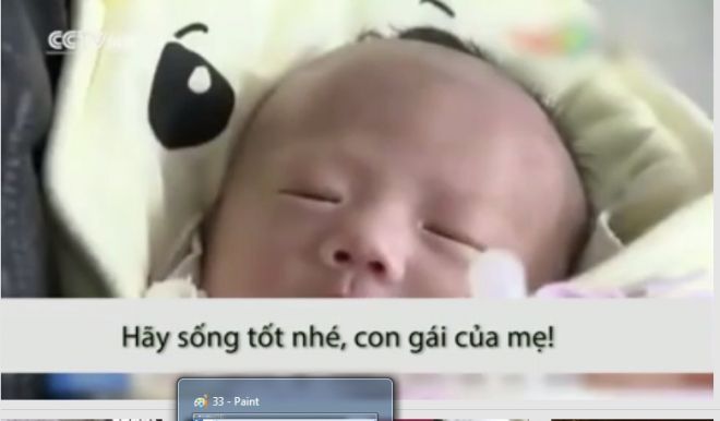 Người mẹ khóc khi nhắn nhủ đến con.