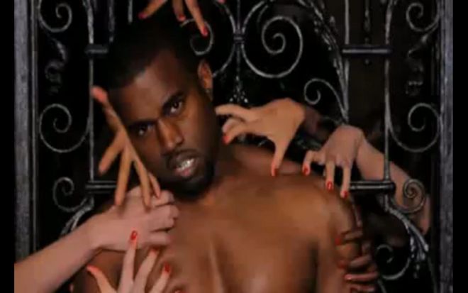 Kanye hoá thân tiến sĩ bị giam nơi ngục tù với những bàn tay ma ám bám lấy.