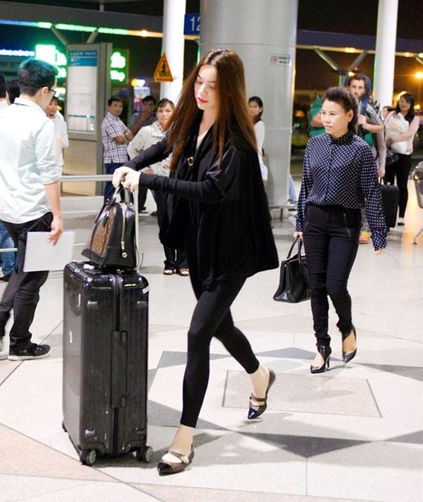 Không chỉ đồng hành với những hoạt động trong nước, mẹ Hồ Ngọc Hà còn luôn theo sát khi cô lưu diễn tại nước ngoài.