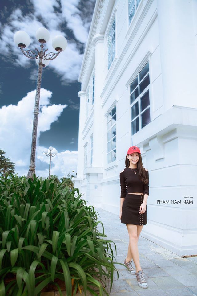 Cô nàng còn có phong cách thời trang hiện đại.