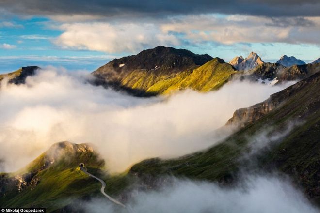 Cùng những bức ảnh "núi ấp ôm mây mây ấp núi" tuyệt đẹp