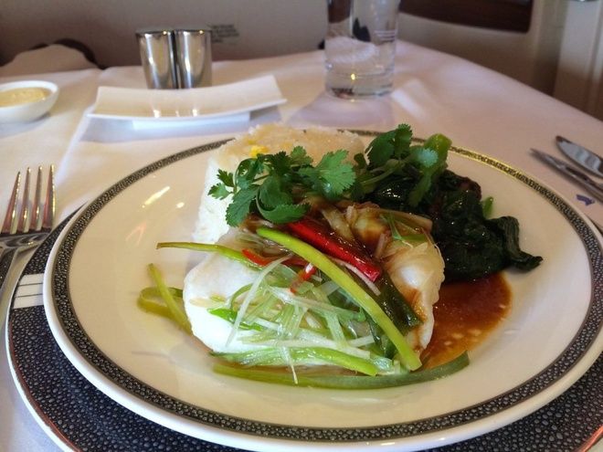 CNTraveler mới đưa ra danh sách các hãng hàng không tốt nhất thế giới dựa trên bình chọn và ý kiến của hơn 300.000 độc giả. Singapore Airlines Hành khách ngồi ghế hạng nhất của Singapore Airlines sẽ được thưởng thức những món ăn đặc trưng châu Á như cá mú với rau củ xào và cơm. 