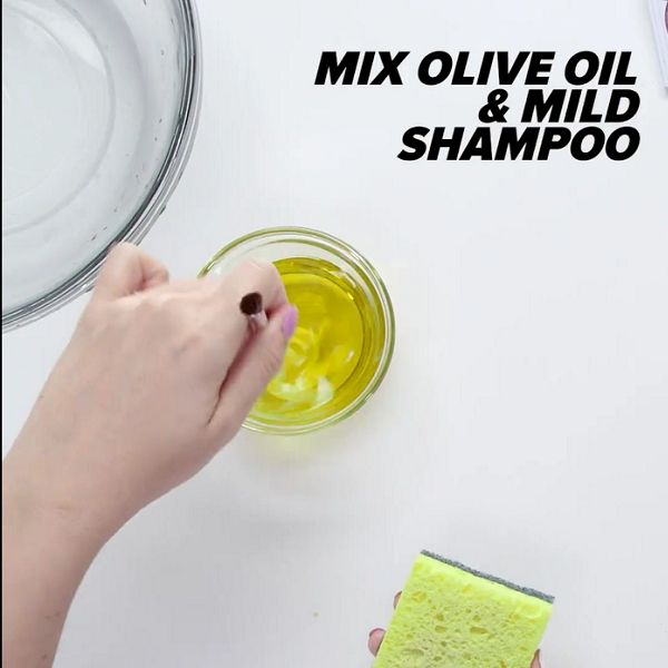 ve-sinh-co-trang-diem-bang-dau-oliu-02