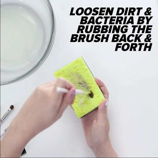 ve-sinh-co-trang-diem-bang-mieng-rua-bat-03