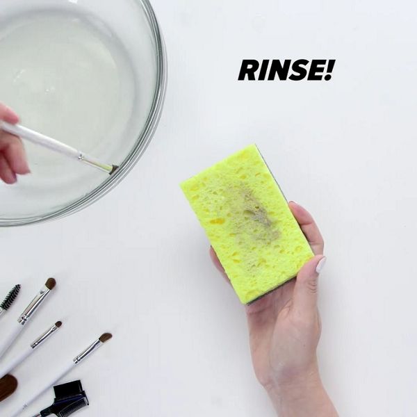 ve-sinh-co-trang-diem-bang-mieng-rua-bat-04