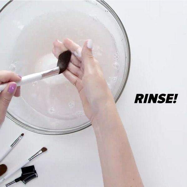 ve-sinh-co-trang-diem-bang-xa-phong-04