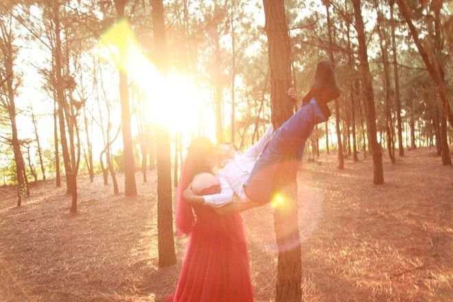 Bộ ảnh cưới được chụp tại Vĩnh Phúc vào ngày 26/10 vừa qua. Ê-kíp thực hiện cho hay họ đã có buổi làm việc thoải mái, do cô dâu, chú rể thể hiện rất tự nhiên.