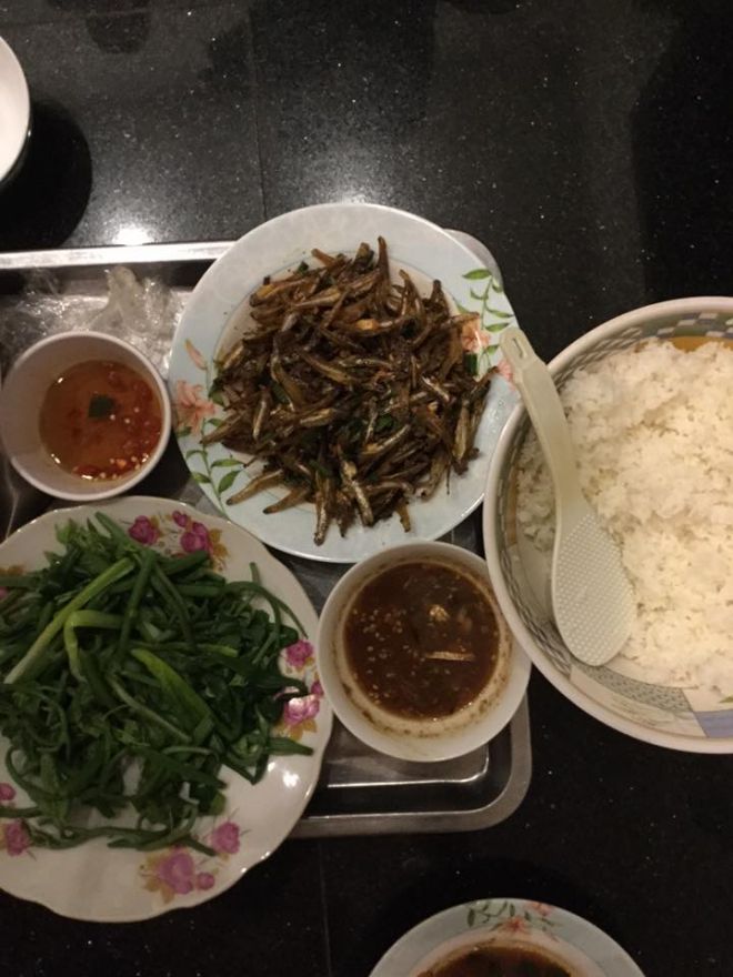 Những bữa ăn đạm bạc quen thuộc của Hoài Linh.