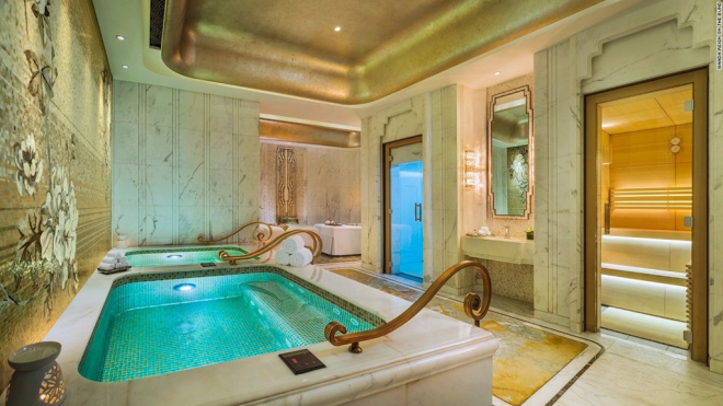 Khu spa với chất liệu cẩm thạch và các chi tiết mạ vàng, với phòng xông ướt, xông khô, bồn tắm lớn, phòng massage…