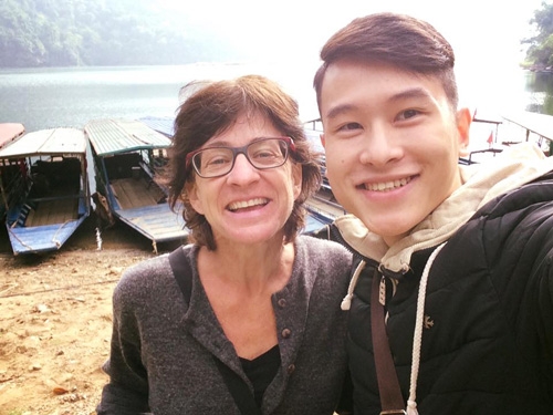 khach-tay-bi-lac-o-ha-giang-va-long-tot-cua-hai-ban-tre-10-160848