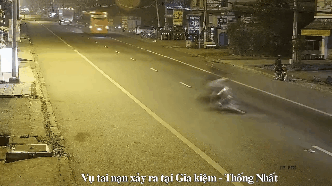 Rùng mình cảnh va chạm kinh hoàng tại Đồng Nai, nam thanh niên văng xuống đường tử vong tại chỗ Ảnh 2