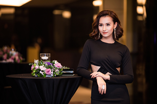 Thành công trong sự nghiệp, Lã Thanh Huyền còn khiến nhiều người phải ghen tỵ khi có tổ ấm hạnh phúc với ông hết lòng yêu thương và một cậu con trai kháu khỉnh.